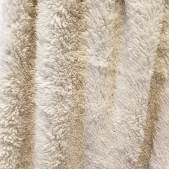 Fuzzy Fleece New 2 Piece Sherpa Lounge Set Crop Top Button Down Outfit Size M - Picture 12 of 12